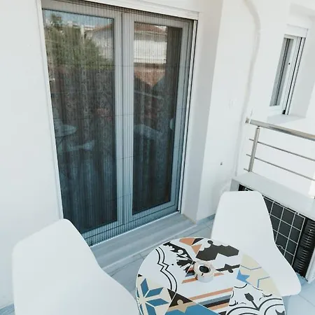 Blue And White Luxury Hotel de apartamente