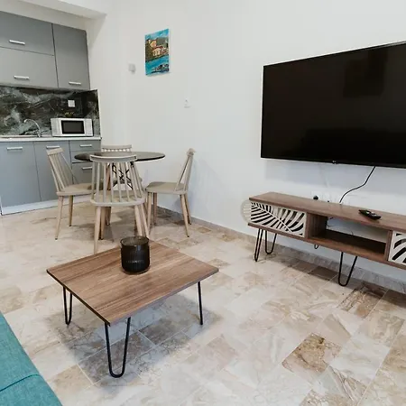 Lägenhetshotell Blue And White Luxury 4*