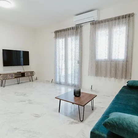 Blue And White Luxury Aparthotel Nea Kallikrateia