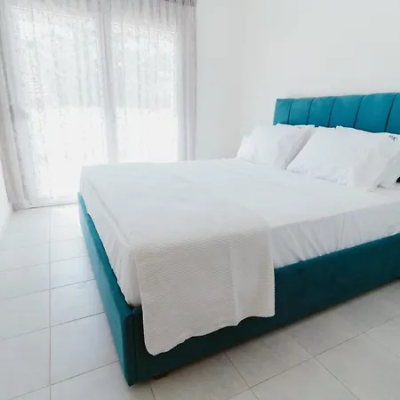 Blue And White Luxury Aparthotel 4*