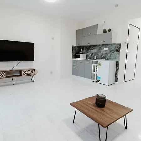 Aparthotel Blue And White Luxury Nea Kallikrateia